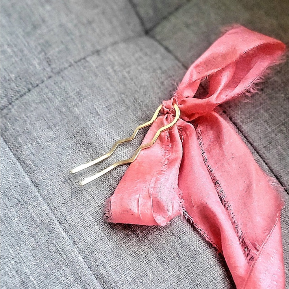 Boho Coquette Bow Hair Pin - Picture 4 of 4